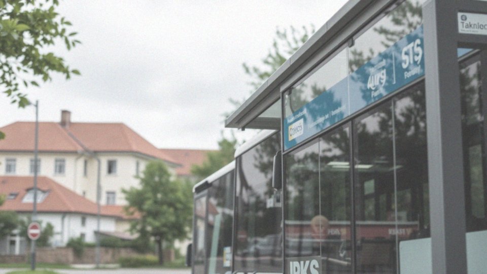 Jakie autobusy kursują z Kamienia Pomorskiego do Pobierowa?